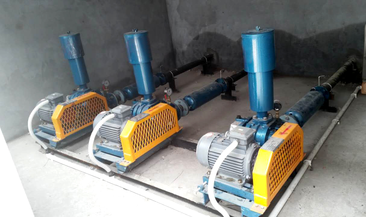 污水廠羅茨風(fēng)機(jī)現(xiàn)場